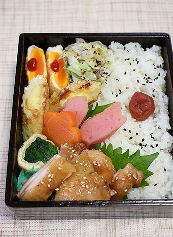 鶏照り焼き弁当_b0111376_12484964.jpg