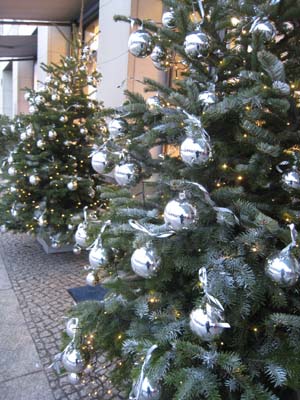街中のクリスマスツリー_e0149604_284521.jpg