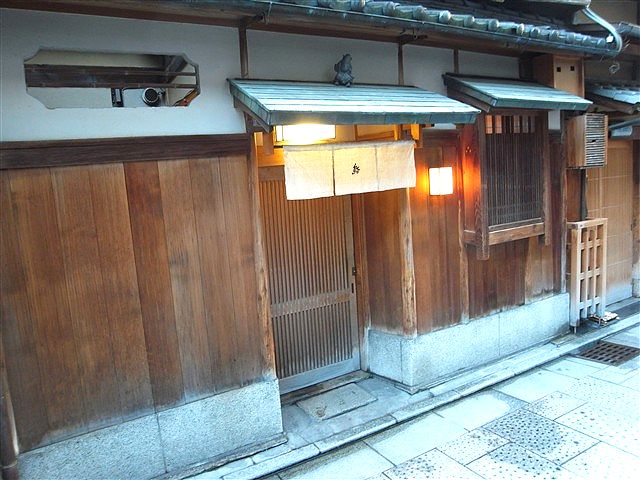祇園でお鮨_c0116714_2255232.jpg