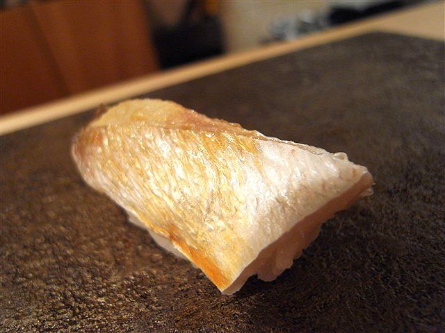 祇園でお鮨_c0116714_2321072.jpg