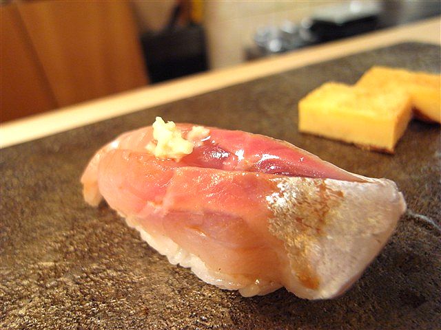 祇園でお鮨_c0116714_235097.jpg