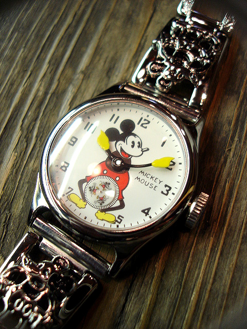 NEW : 1933 [MICKEY MOUSE WATCH] FIRST MODEL [REPLICA] 9,900 LIMITED !!_a0132147_22242160.jpg