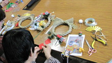 もやい塾「リボンで素敵な注連飾り作ろう」_e0061225_15322658.jpg