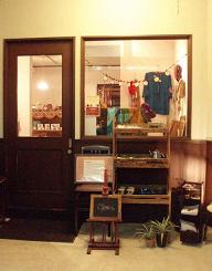 <jeujyei アクセサリー&服 展> at カフェ紅さん_a0077752_2352132.jpg