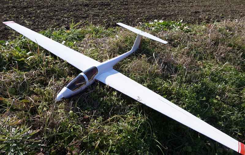 Team Quadora 野外飛行場 無尾翼機 2010/12/19_d0067943_16124995.jpg