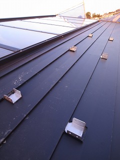 屋根ガルバリウム鋼板葺き_f0059988_1805079.jpg