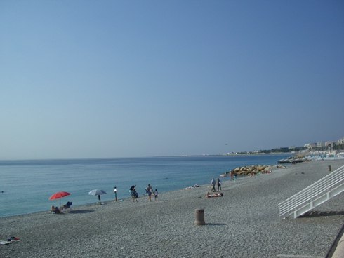 ニースの海岸と旧市街_d0116009_13234710.jpg