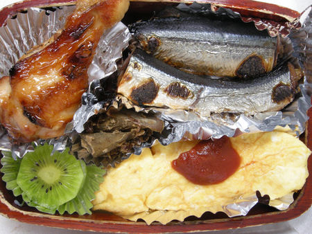 鶏手羽・秋刀魚のたまり漬焼ダイエット弁当_a0066081_69175.jpg