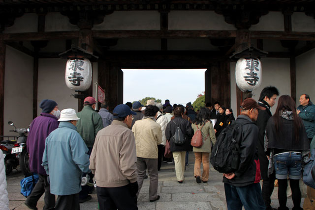 東寺 しまい弘法_e0048413_1864824.jpg