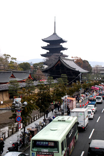 東寺 しまい弘法_e0048413_1883223.jpg