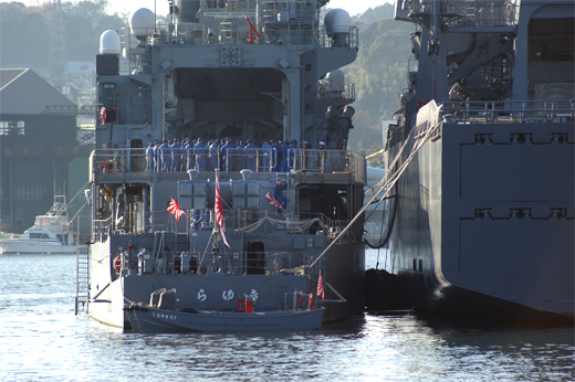 『YOKOSUKA軍港めぐり』護衛艦「しらゆき」さん_e0150566_1826367.jpg