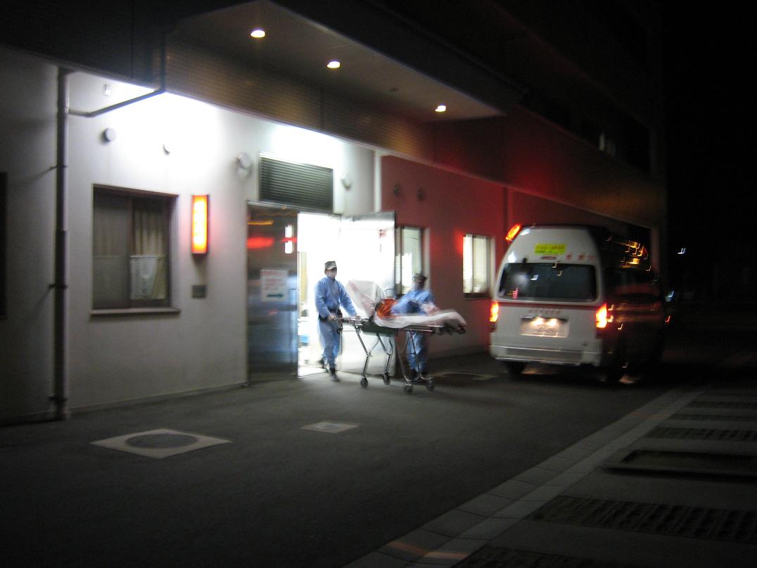 深夜の病院_f0205367_1349363.jpg