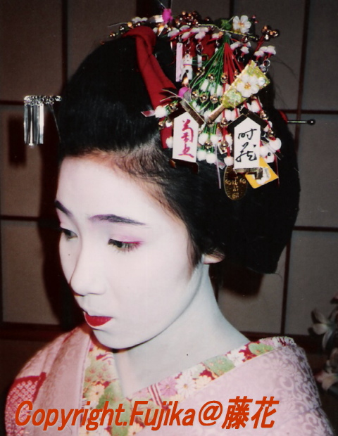 笑 反対に 舞妓時代に嫌いだった花簪 かんざし 続々々編 華の宴 Life At Night 笑 反対に 舞妓時代に嫌いだった花簪 かんざし 続々々編 華の宴 Life At Night