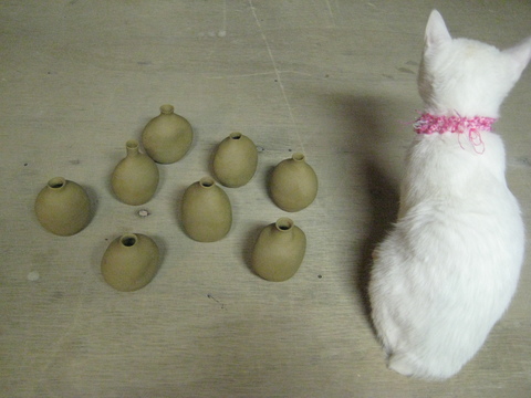 削り作業と釉薬作り。_d0195183_0332270.jpg
