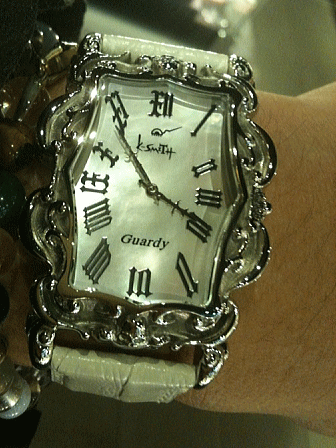 クリスマスイブ☆新作腕時計が届きました！！！_e0087043_20285214.gif