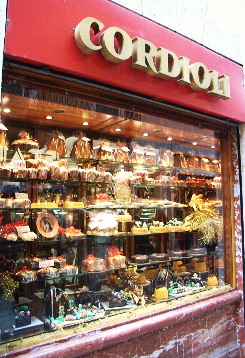 イタリアクリスマスのお菓子 ヴェローナ パンドーロ編 My Panettone And Carrot Cakes イタリアクリスマスのお菓子 ヴェローナ パンドーロ編 My Panettone And Carrot Cakes