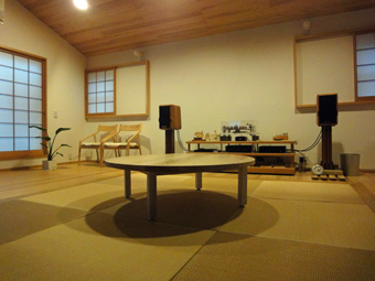 森下町の家に家具が届きました。_c0195909_81474.jpg