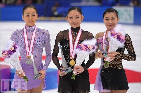 安藤美姫選手が優勝！！浅田真央選手も会心の演技で2位！全日本選手権　女子フリー_b0038294_21543518.jpg