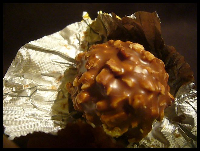 【チョコレート】FERRERO ROCHER・・・大好きなチョコレートなんだけど・・・（フランス）_a0014299_2113218.jpg