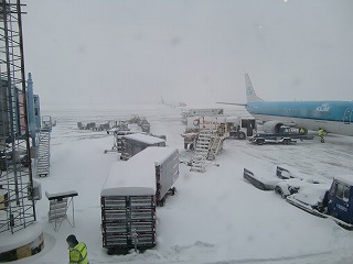 年末帰省日記　その2：雪のため、ニース行き飛行機はなかなか飛び立たず_c0163963_147869.jpg