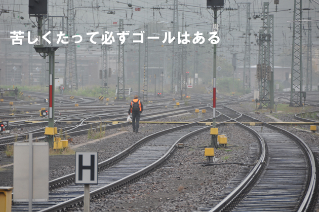 道の向こうに_e0171573_0474359.jpg