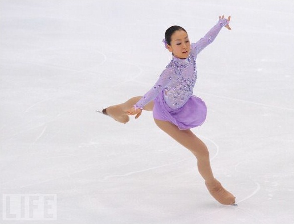 安藤美姫選手が優勝！！浅田真央選手も会心の演技で2位！全日本選手権　女子フリー_b0038294_0392415.jpg