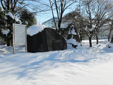 青春の詩碑　写真◎　雪_c0075701_17173480.jpg