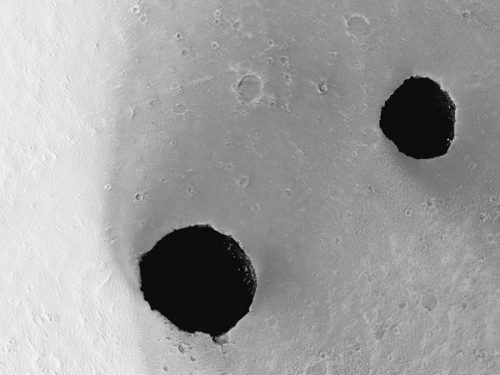 火星に空いた巨大な穴？：なんだこれは？_e0171614_1515723.jpg