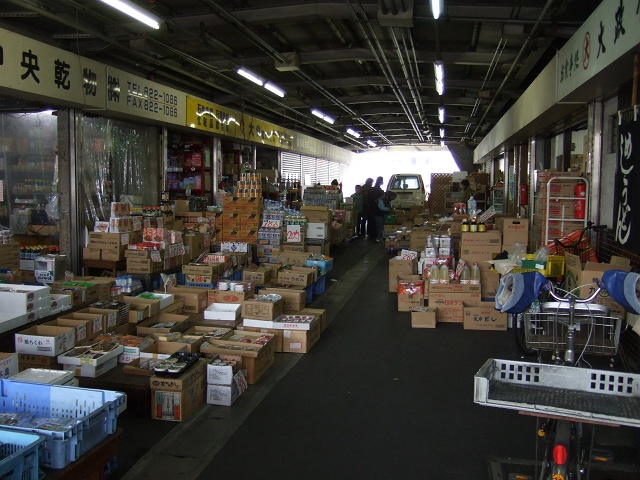 お正月前でにぎわう広島市中央卸売市場東部市場関連棟祭り　その1_b0095061_14175877.jpg