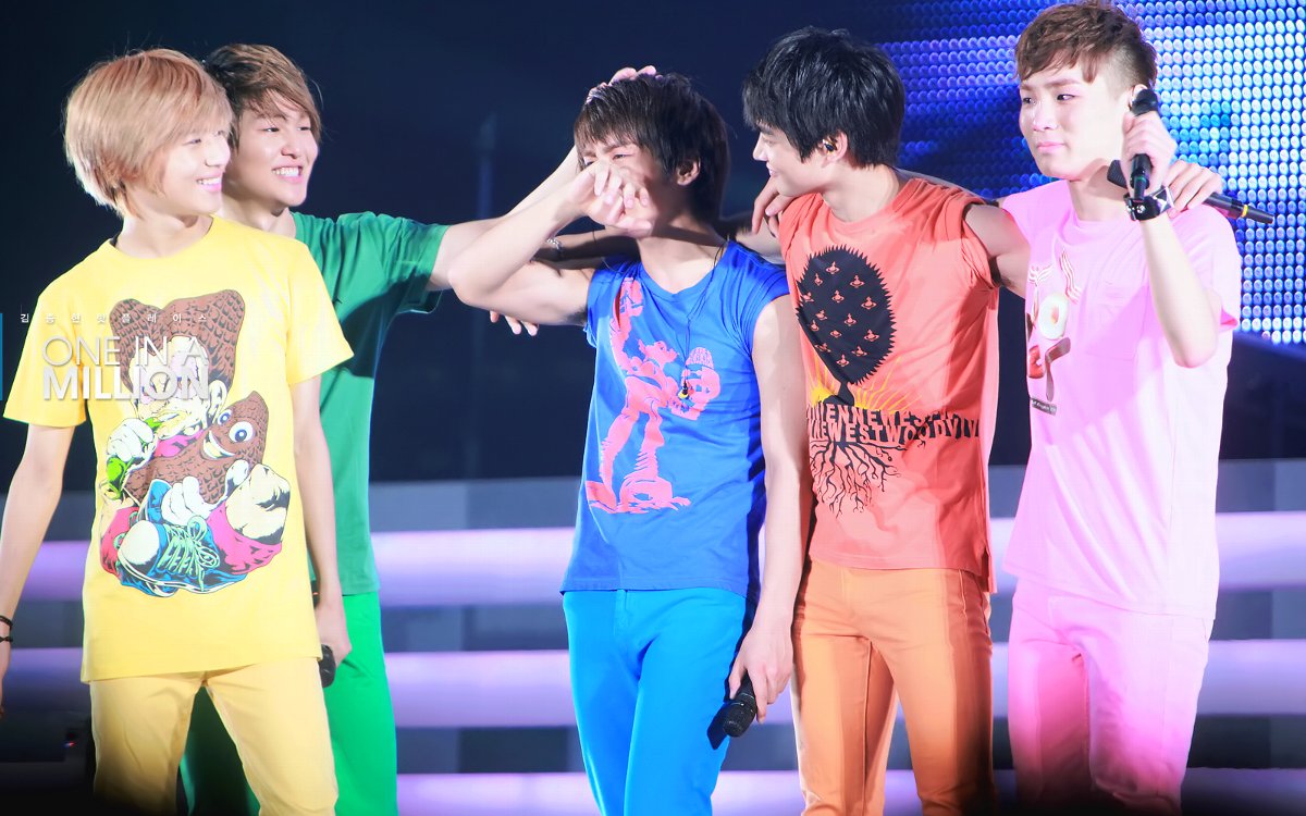 SHINee - 正規品 新品未使用 SHINee 1st concert SEOUL Tシャツ Yahoo!オークション - SHINee THE 1st CONCERT 公式 グッズ 激