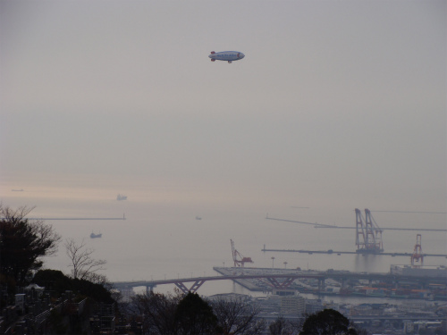 スヌーピーの飛行船を発見 ♪_f0223914_20305516.jpg