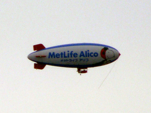 スヌーピーの飛行船を発見 ♪_f0223914_20384810.jpg