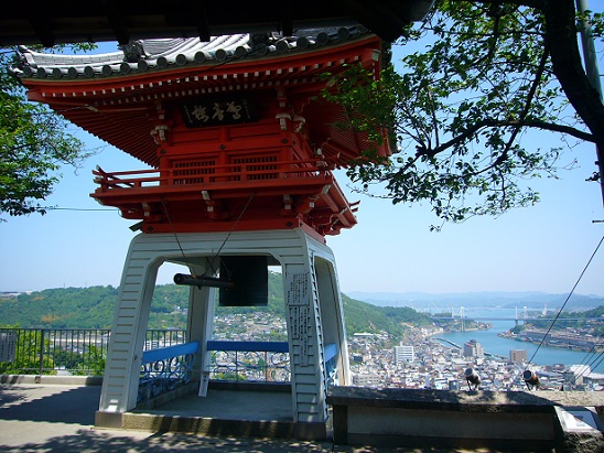 お寺の梵鐘と教会の鐘 Arekore