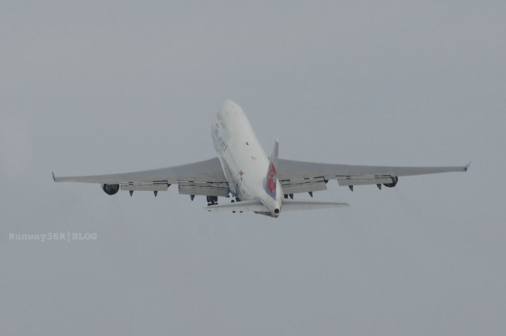 China Airlines B747-400　[OKA/ROAH]_c0166094_14485779.jpg