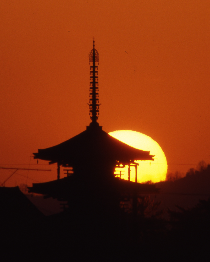 斑鳩町 法隆寺 五重塔 落日 : 魅せられて大和路
