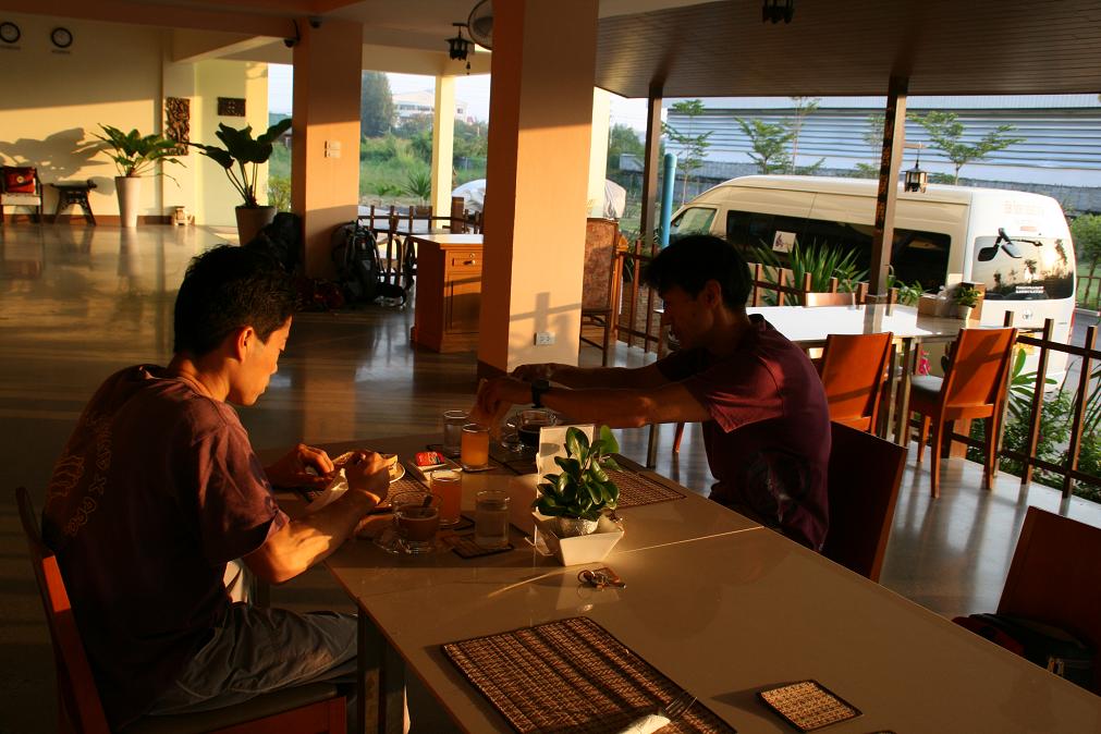 2010タイ旅行記1(大阪~台北~バンコク~クラビ)_f0050226_1002847.jpg