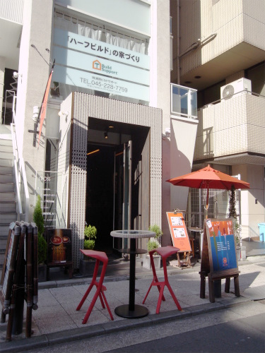 シックにカプチーノを（神奈川・横浜市 Espresso Bar vis viva）_a0118869_2153113.jpg