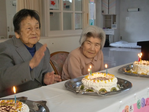 合同誕生会。_e0164724_2244967.jpg