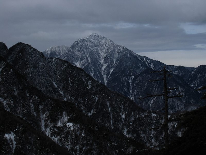 鳳凰三山　　(地蔵岳、観音岳、薬師岳)　　快晴　　１日目_b0124306_2393174.jpg