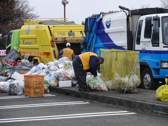 埋立てごみ・資源ごみの集中回収_f0141310_7491110.jpg