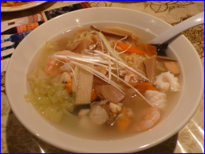 今年初のラーメンは「洛陽」の海鮮五目ラーメン_c0035912_1672885.jpg