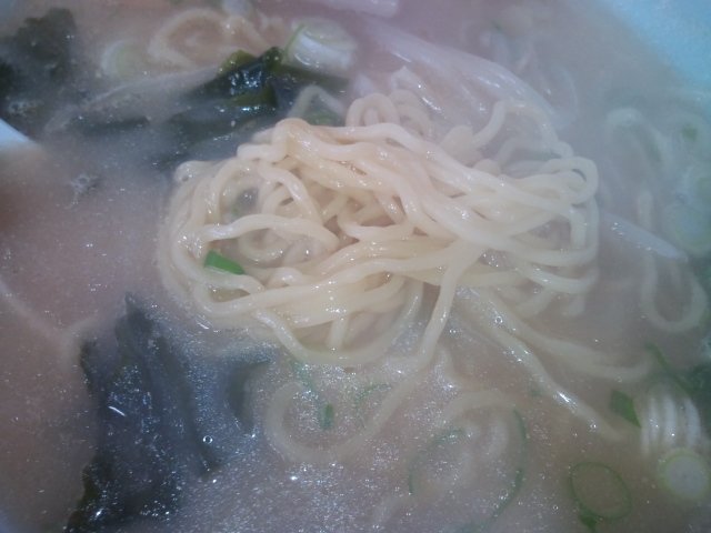 かめや食堂でラーメンを（2011年2杯目）_b0128821_2157356.jpg