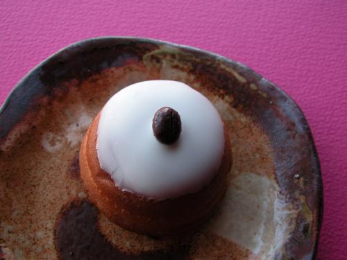 どう見てもおっぱいにしか見えないけど、おいしいんですよ…このお菓子_f0129557_13153998.jpg