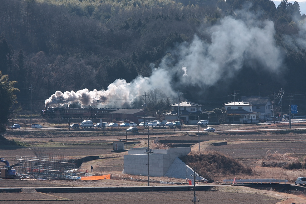 逆光に煙が光った - 2011年・真岡ファーストラン -_b0190710_20283098.jpg