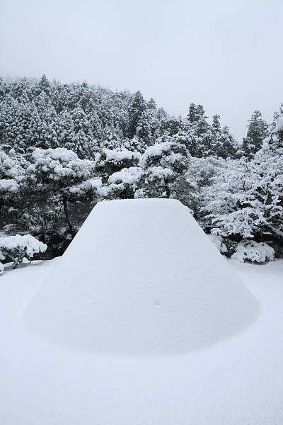 雪の銀閣寺_e0051888_2129562.jpg