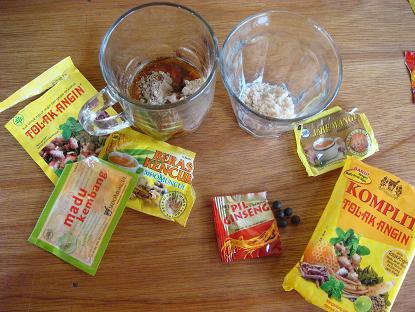 バリ島家庭の常備薬。ジャムー・コンプリット・トラッ・アンギン Jamu Komplit Tolak Angin_a0120328_2259812.jpg