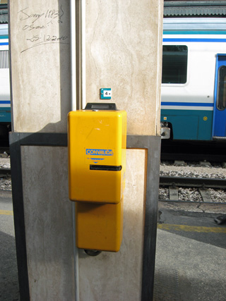 電車でおでかけ、友を訪ねてスポレート_f0234936_4121330.jpg