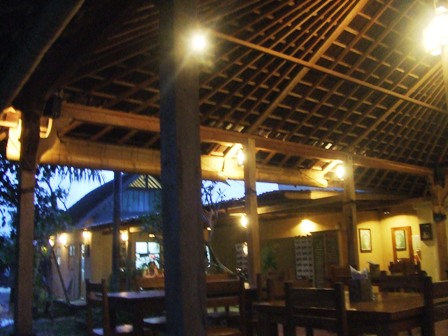 バリ島　ウブド　『WARUNG JANGGAR ULAM』_f0229753_2329859.jpg