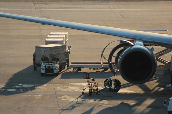 伊丹空港にて _d0202264_2044659.jpg