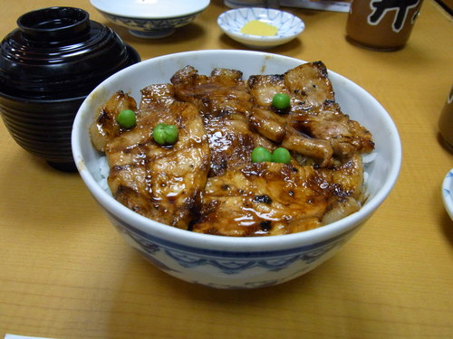 お昼は「豚丼」 _a0195310_2103034.jpg